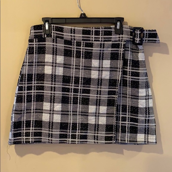 JustFab Dresses & Skirts - Just fab black and white plaid skirt size XL